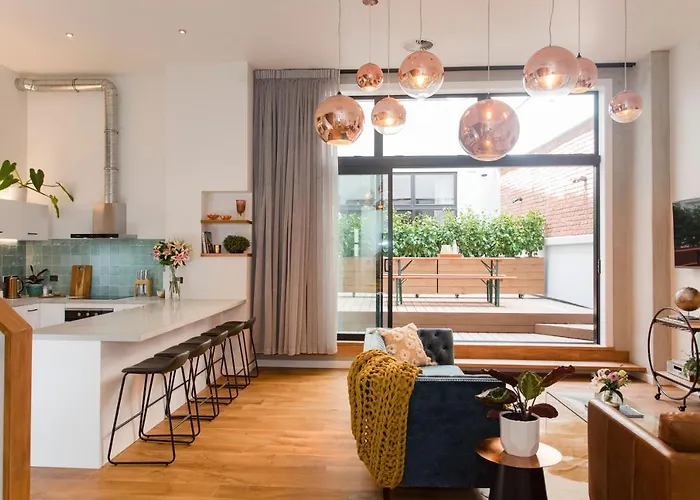 Anzac North Loft - 4 Bedrooms & 2 Free Car Parks