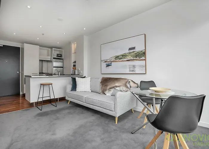 Qv Deluxe Waterfront Apartment - 799