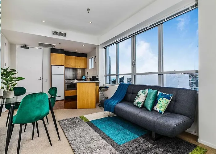 One Bedroom Apartment - Pool, Gym & Tennis Courts!