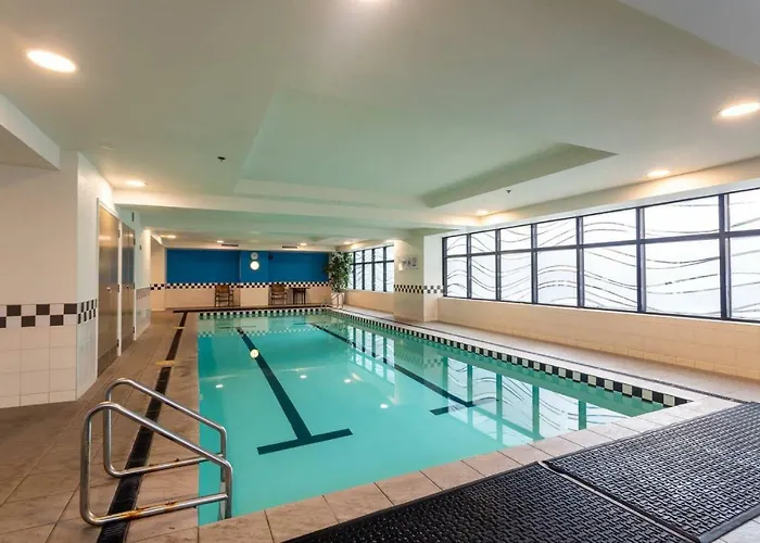 Urban Studio With Gym And Pool