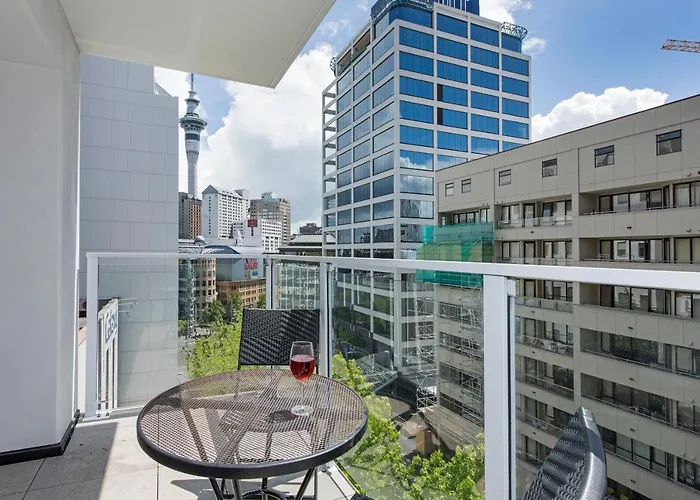 Tidy Studio Queens Resid With Balcony