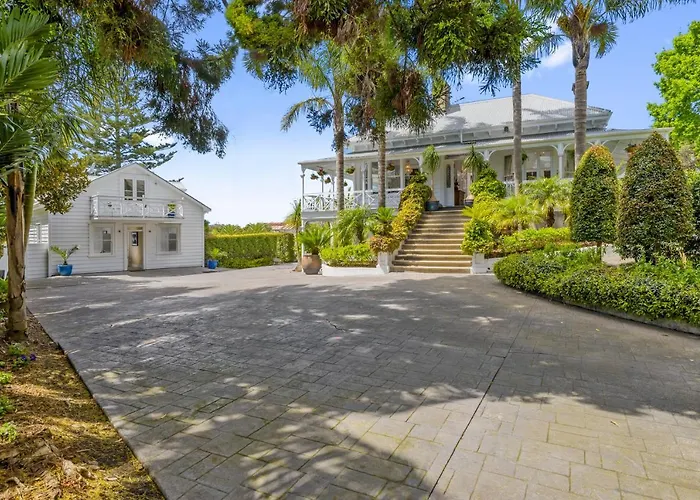 Western Springs Villa To Auckland Central Heritage Villa