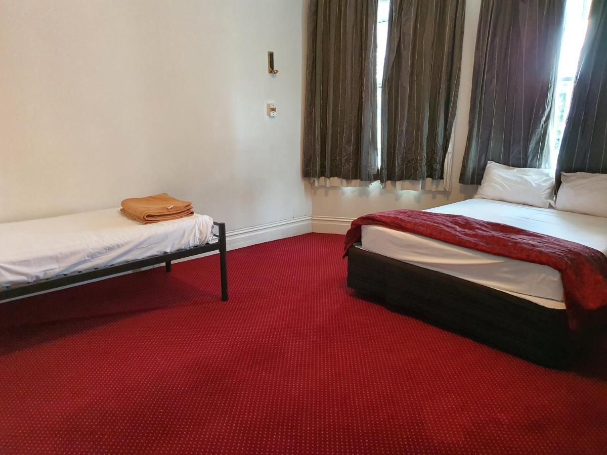 Lantana Hostel *