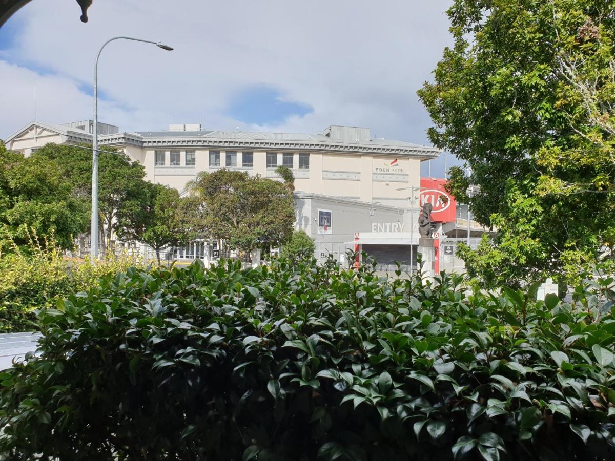 At Eden Park 4*