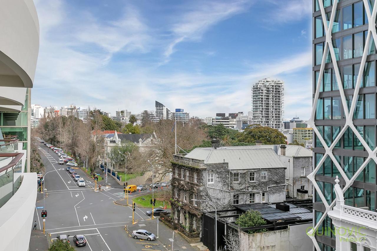 Qv Upscale In A Building-929