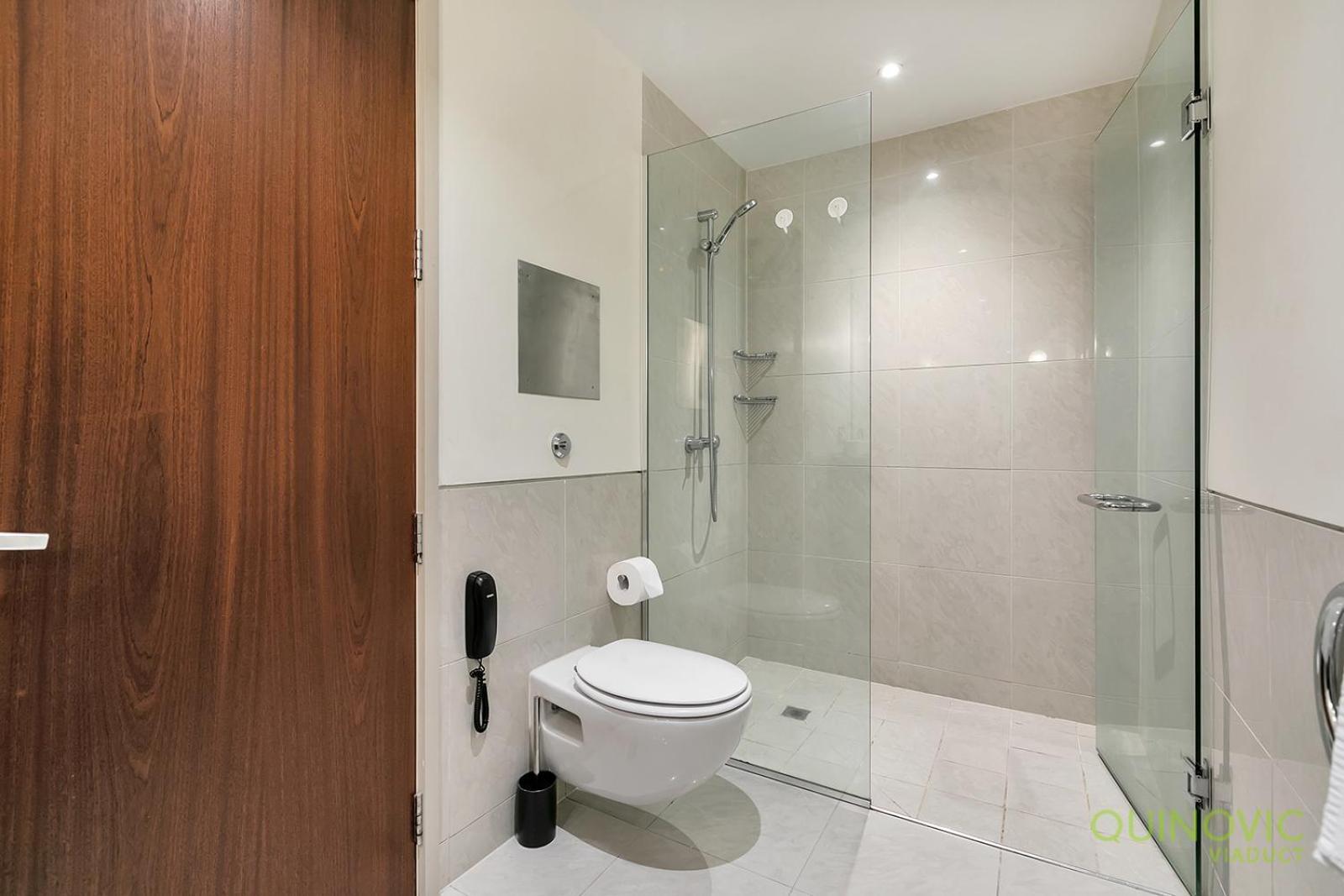 Apartment Qv Upscale In A Building-929 *