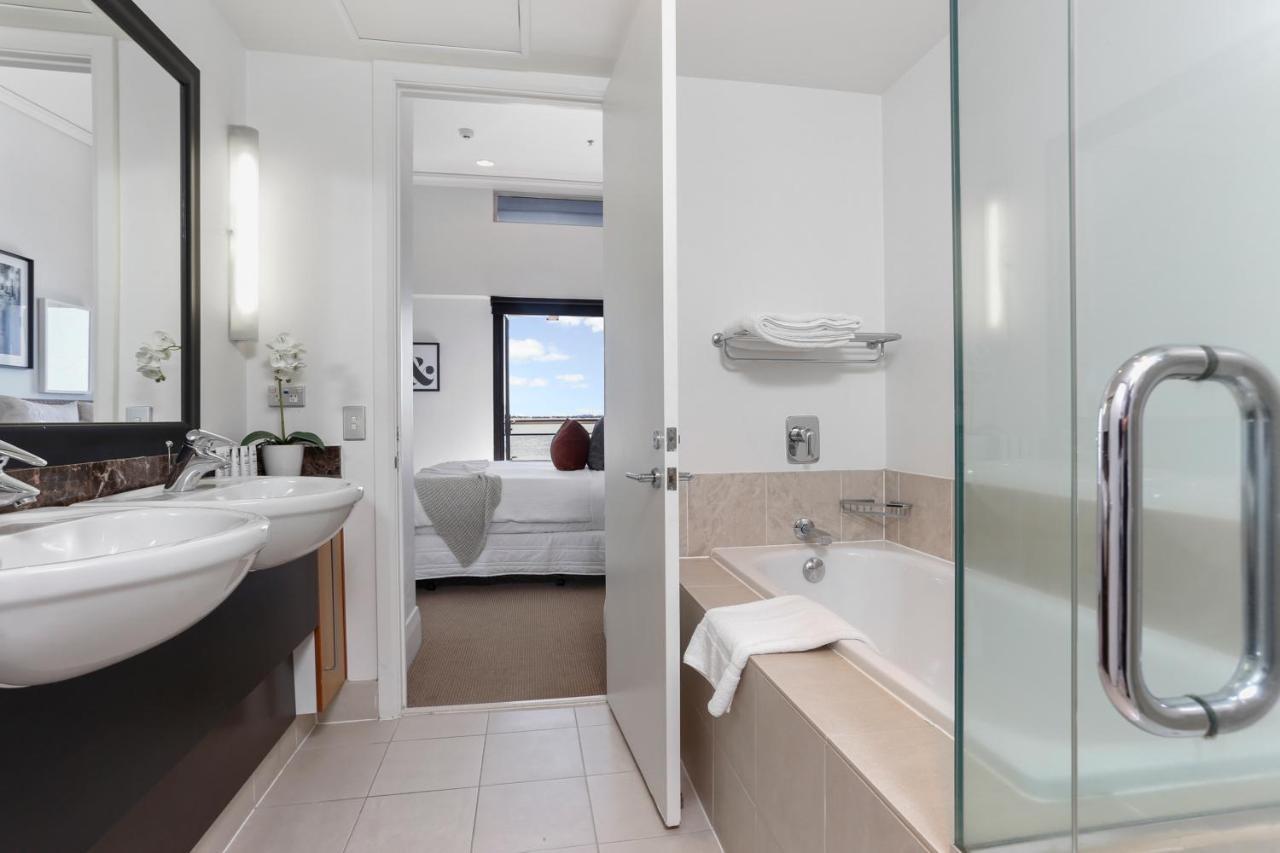 Sun-soaked Luxury Penthouse On Viaduct Waterfront *