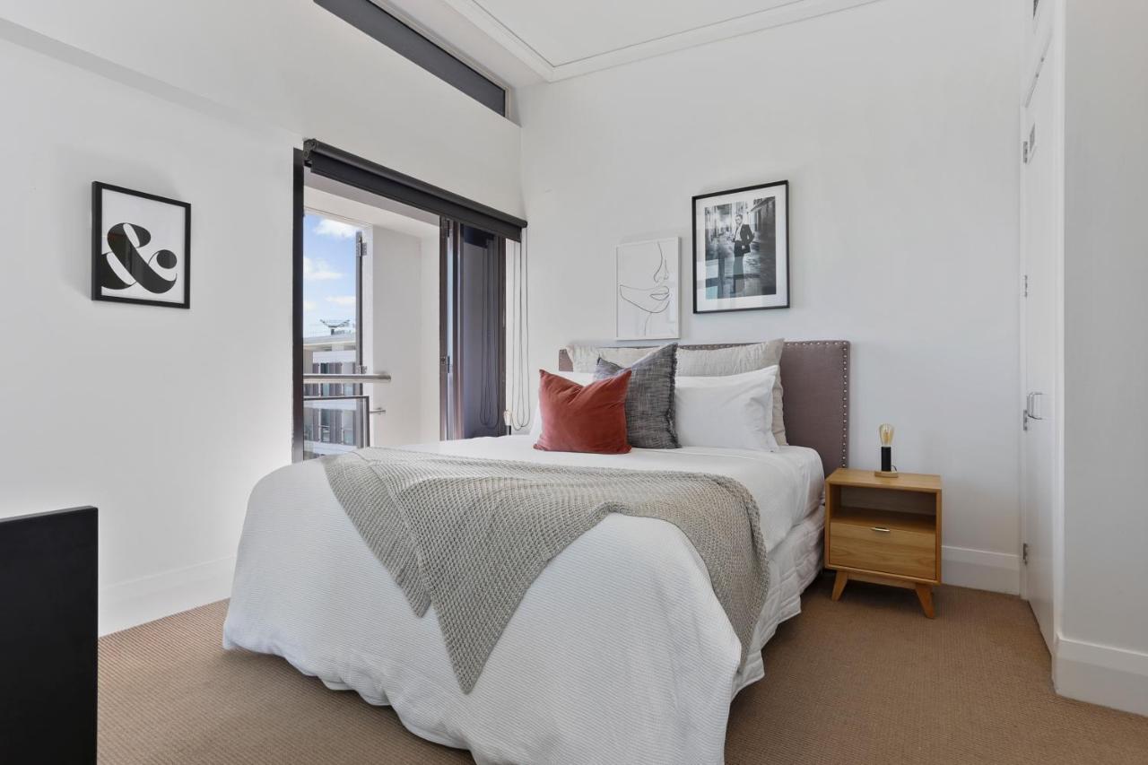 Sun-soaked Luxury Penthouse On Viaduct Waterfront Auckland