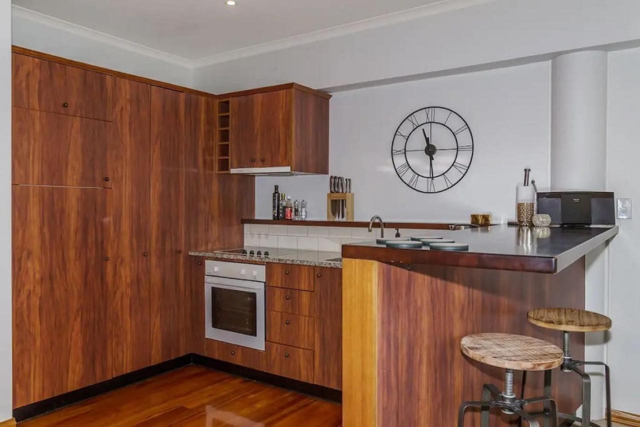 Fabulous With Harbour Views Free Netflix Apartment *
