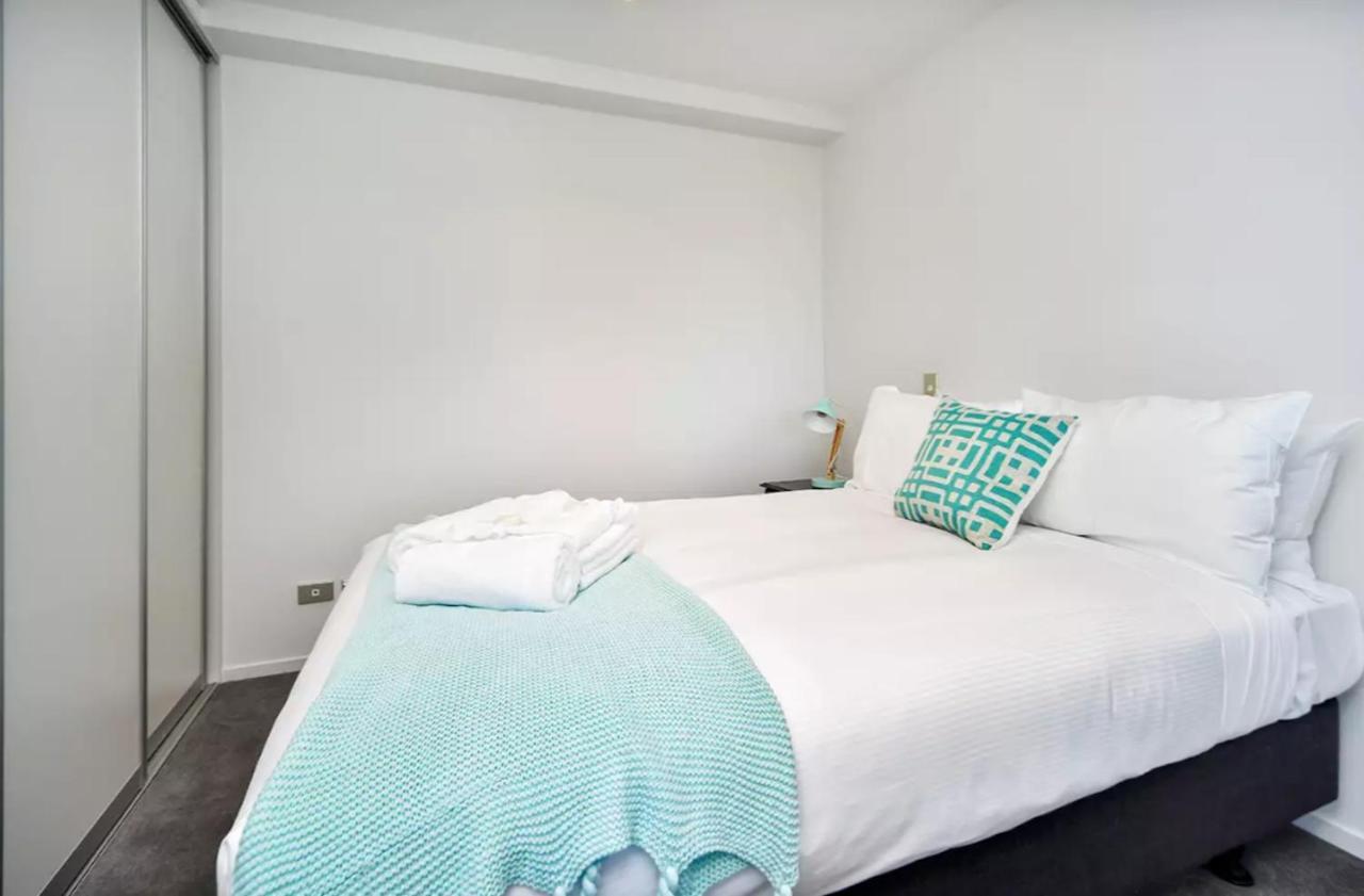 Luxury Sea View 2 Bedroom Apartment *