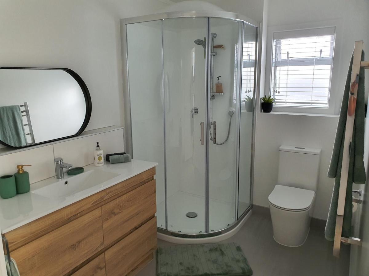 Private 2 Bedroom Castor Bay Apartment