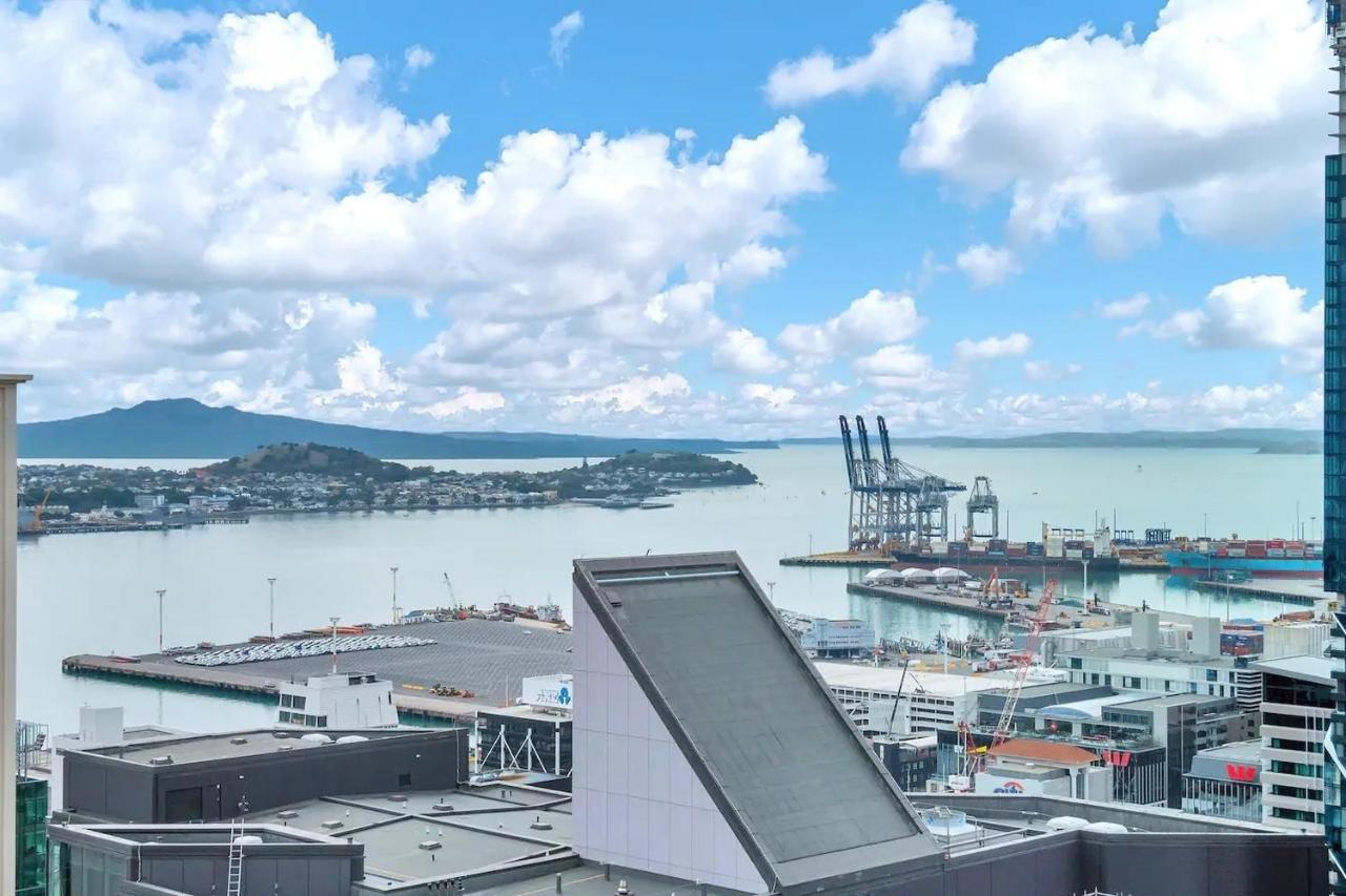 Amazing Harbour, Skytower And Rangitoto Views