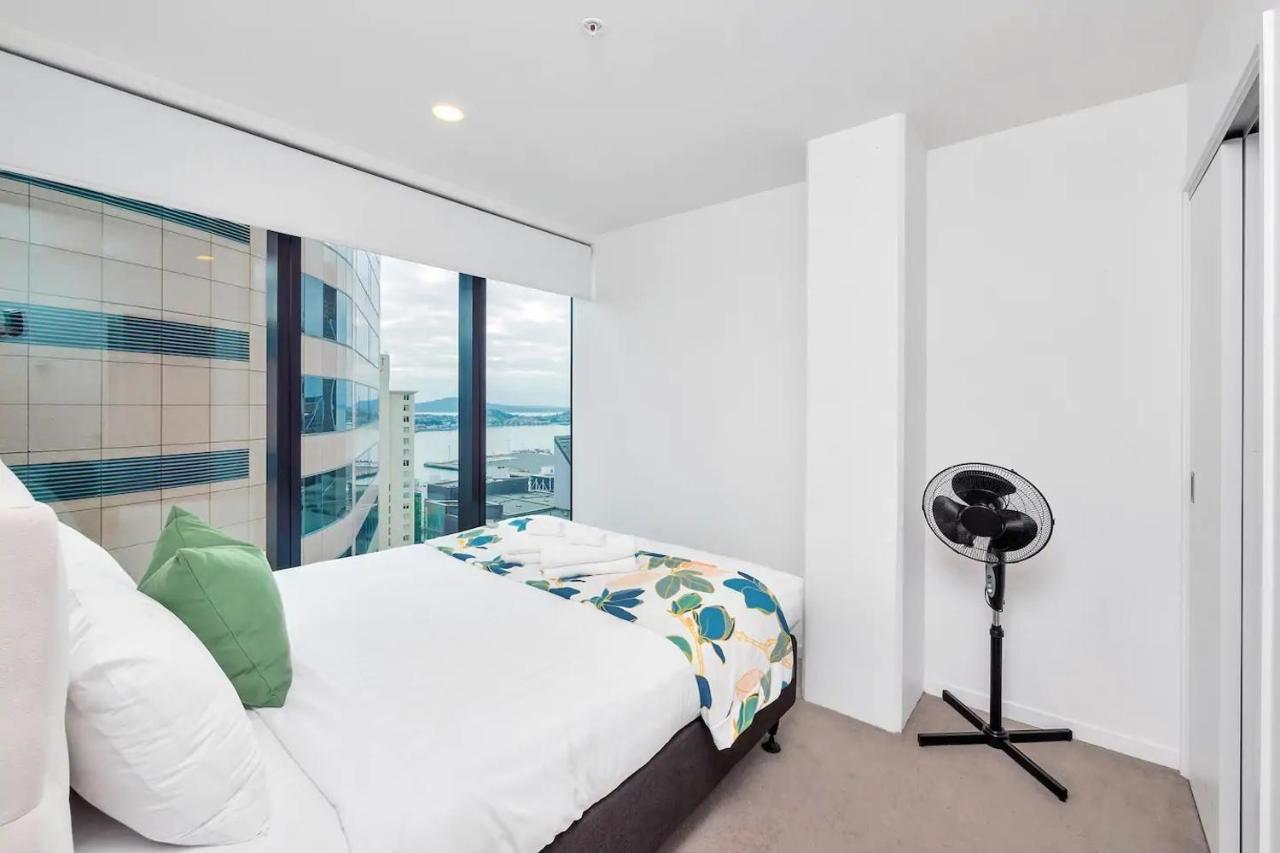 Amazing Harbour, Skytower And Rangitoto Views Apartment