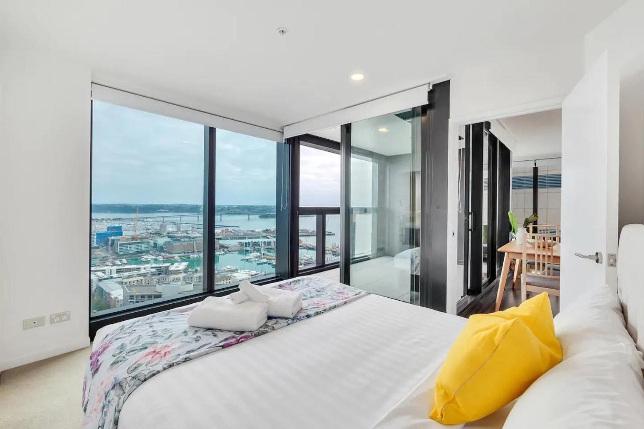 Amazing Harbour, Skytower And Rangitoto Views Apartment