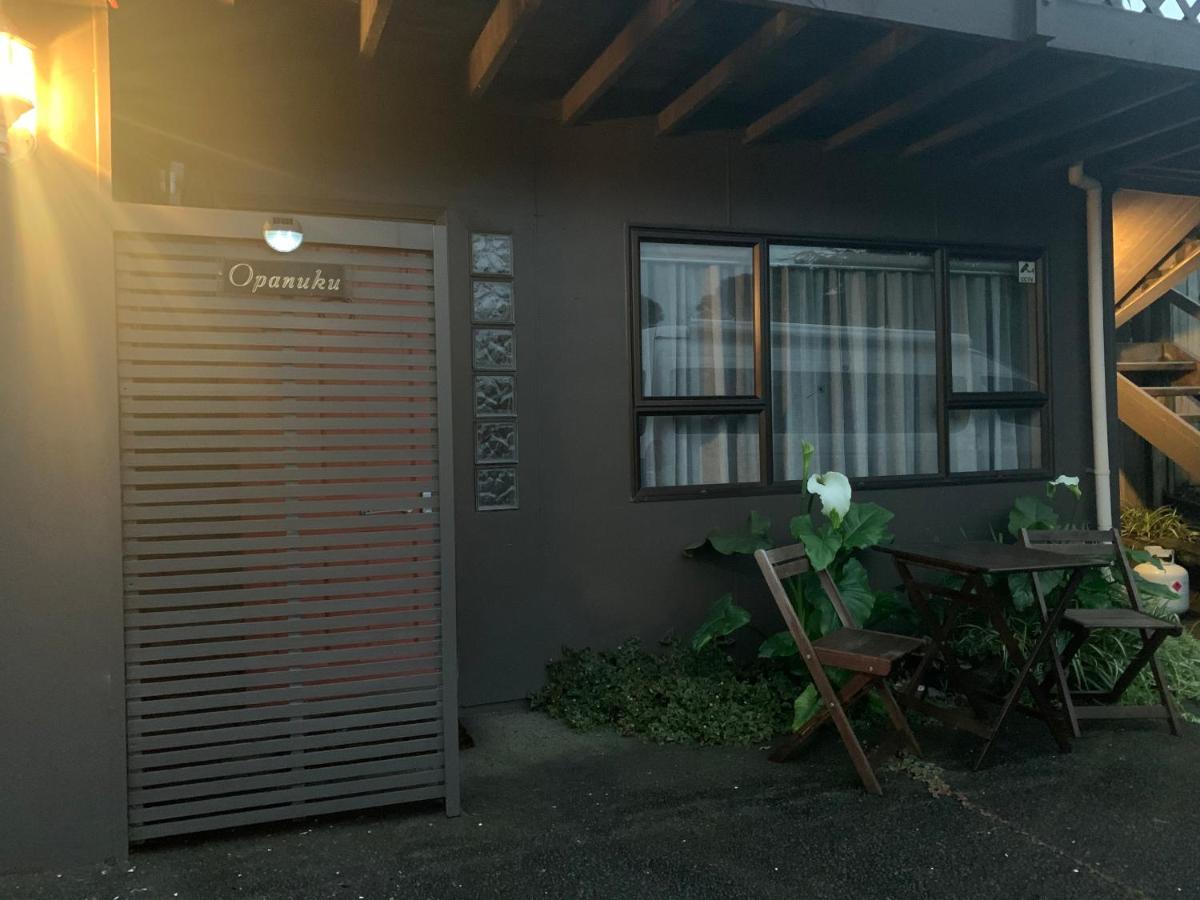 Opanuku Out West *