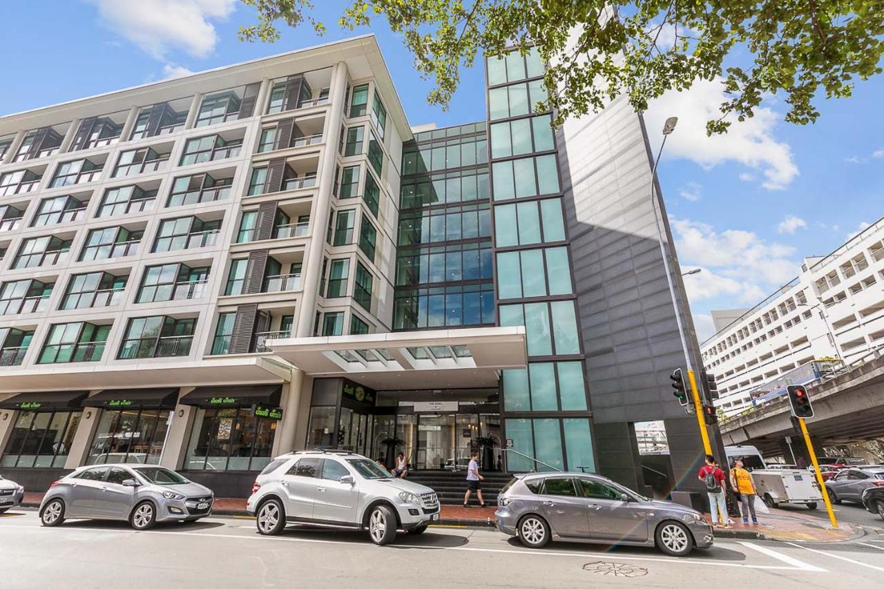 Stunning & Spacious Haven On The Waterfront!