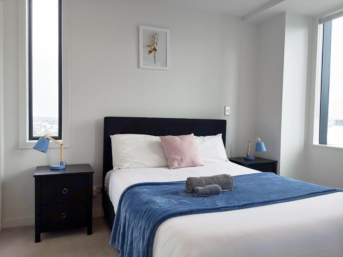 Gorgeous Tower&city View 2 Bdm Apt In Cbd