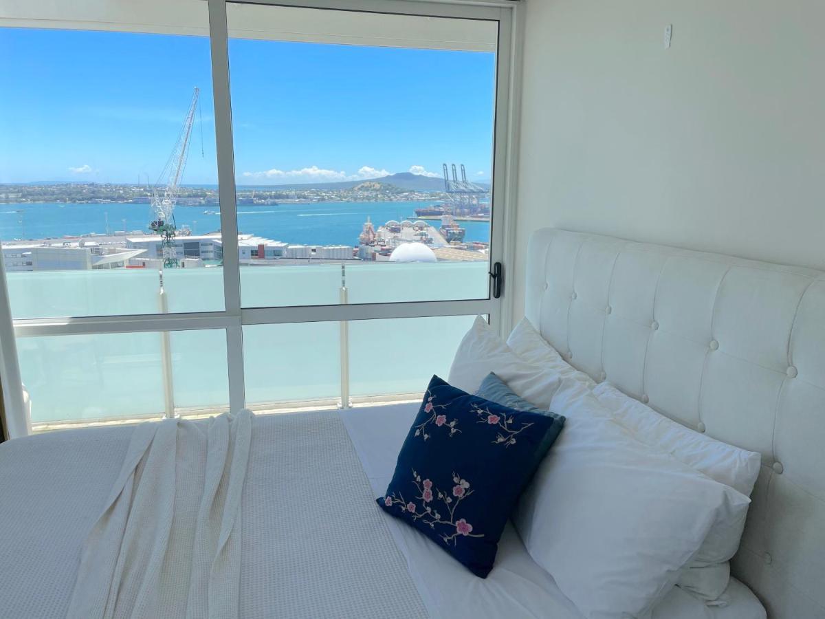 High Floor With Amazing Harbour View 2 Bedroom Apt Apartment *