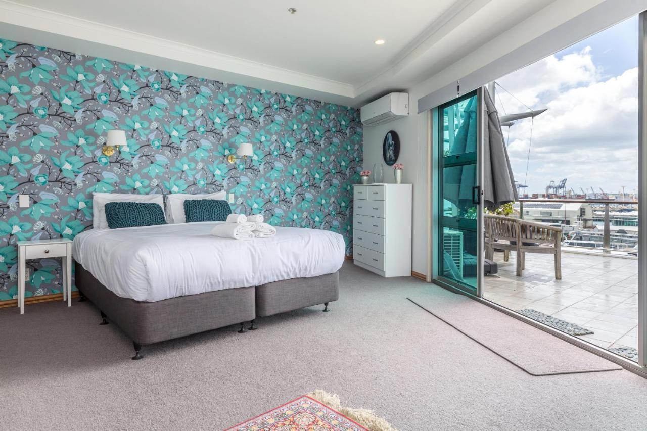 Stunning Waterfront Location With Huge Balcony! Apartment Auckland