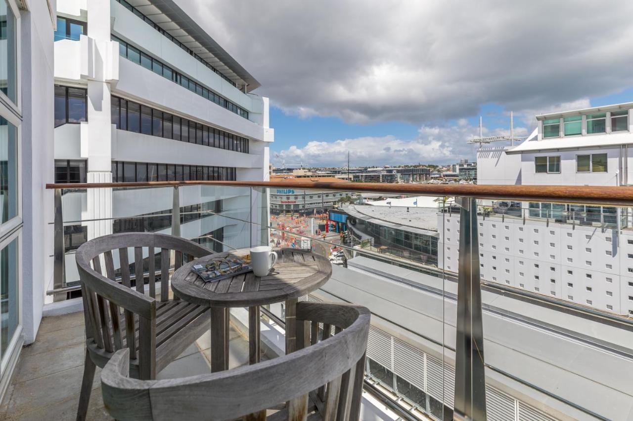 Stunning Waterfront Location With Huge Balcony! * Auckland