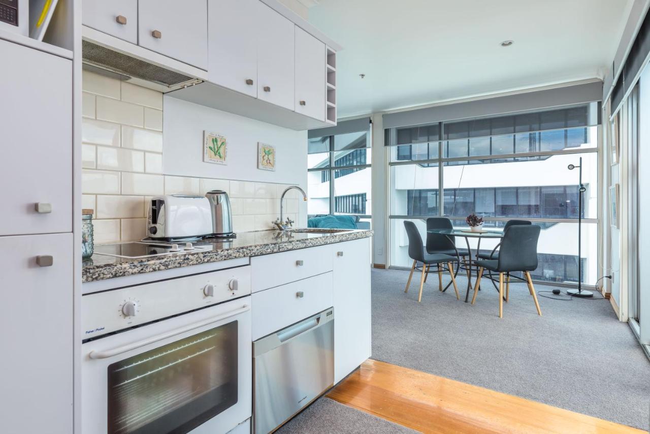 Apartment Stunning Waterfront Location With Huge Balcony! *