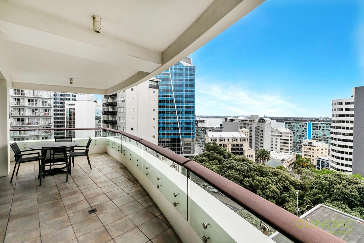 Qv Upscale In A Building-929 *