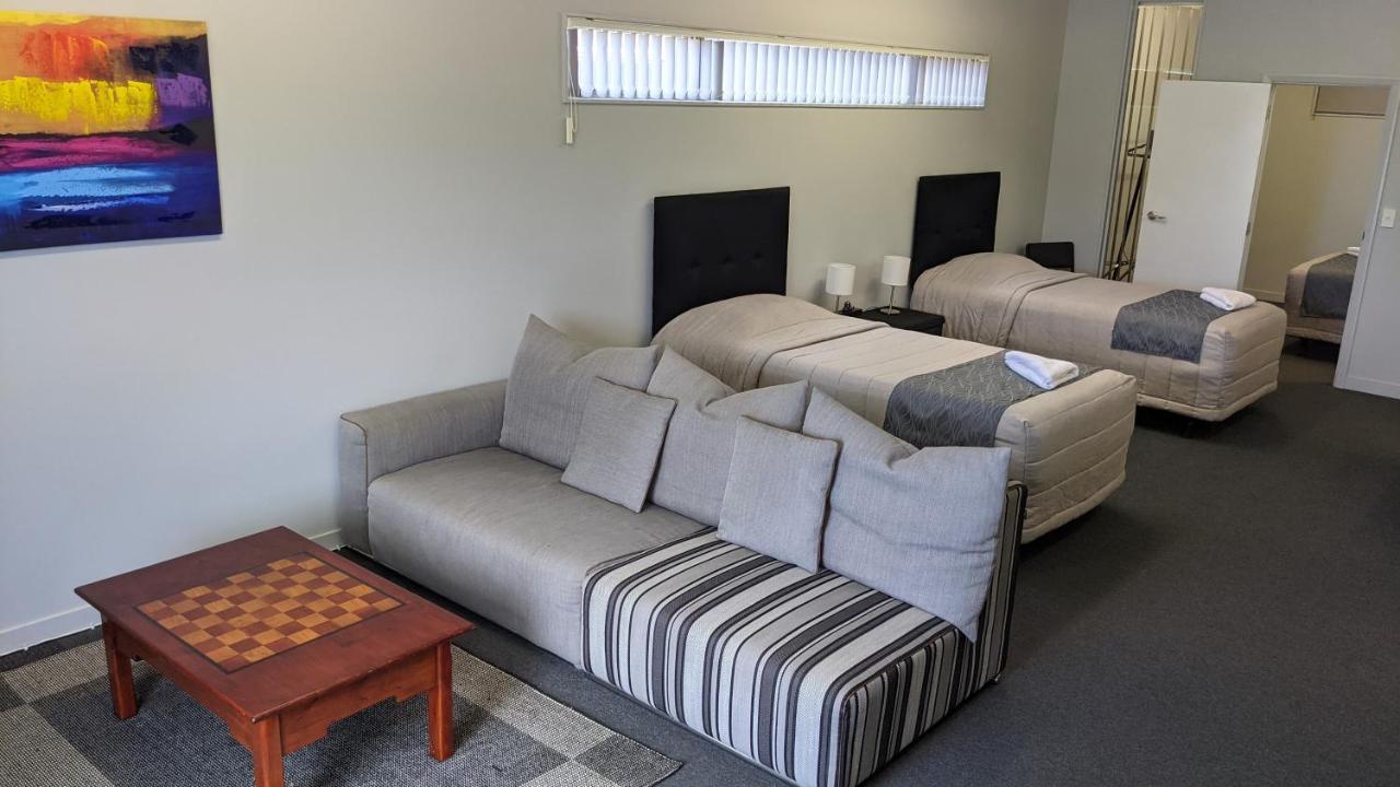 Cozy One Bedroom Near Airport Apartment