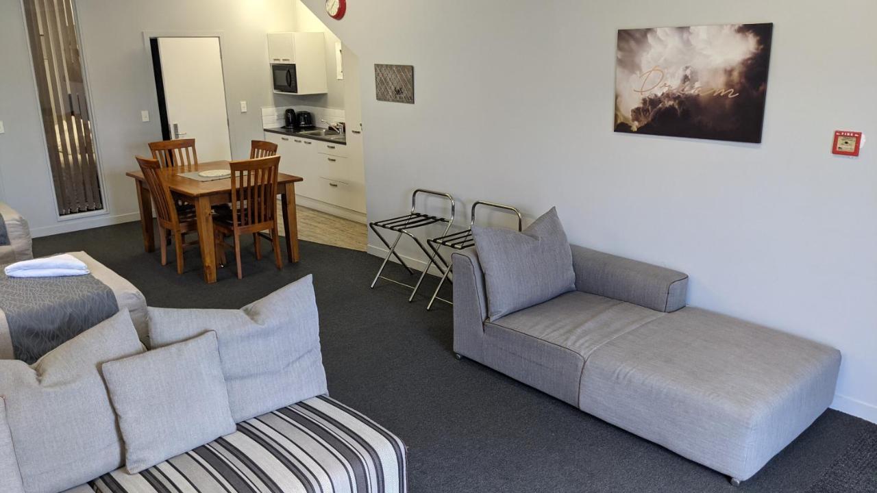 Apartment Cozy One Bedroom Near Airport
