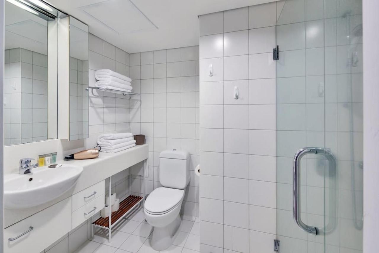 Skyline Sojourn With Parking And Sea Views Apartment Auckland