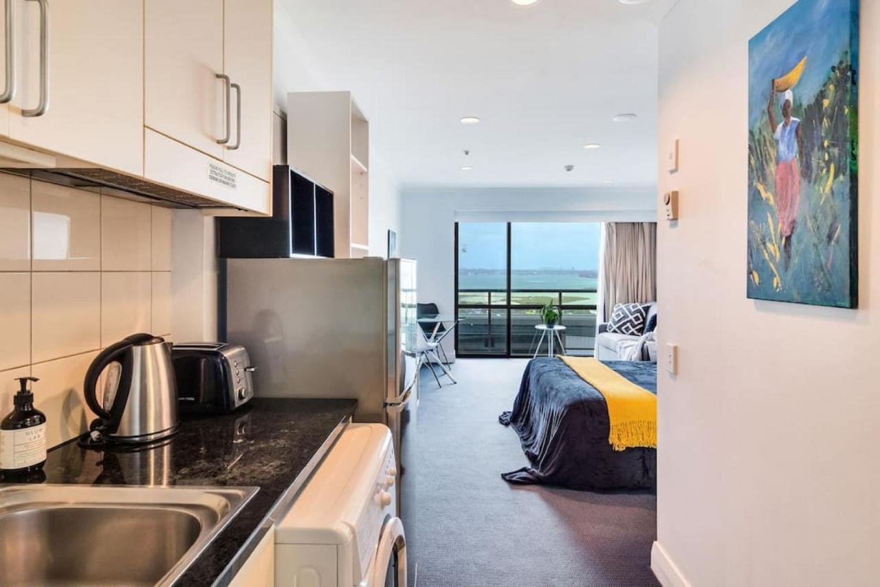 Skyline Sojourn With Parking And Sea Views Apartment *