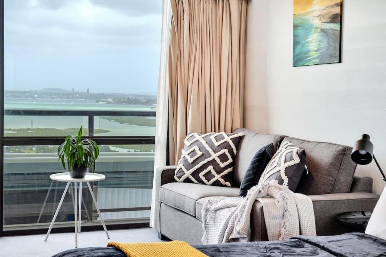 Apartment Skyline Sojourn With Parking And Sea Views