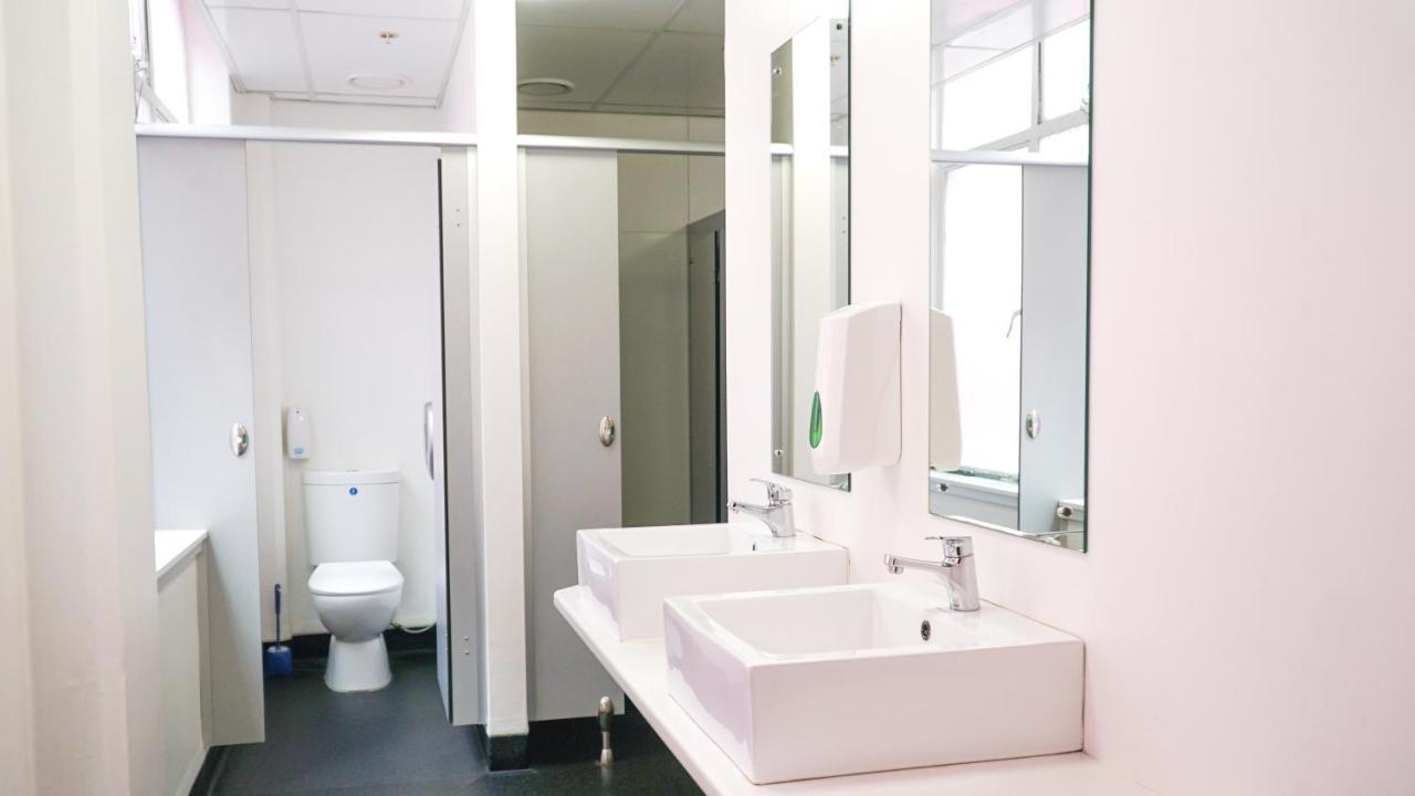 Frienz Backpacker Hostel *