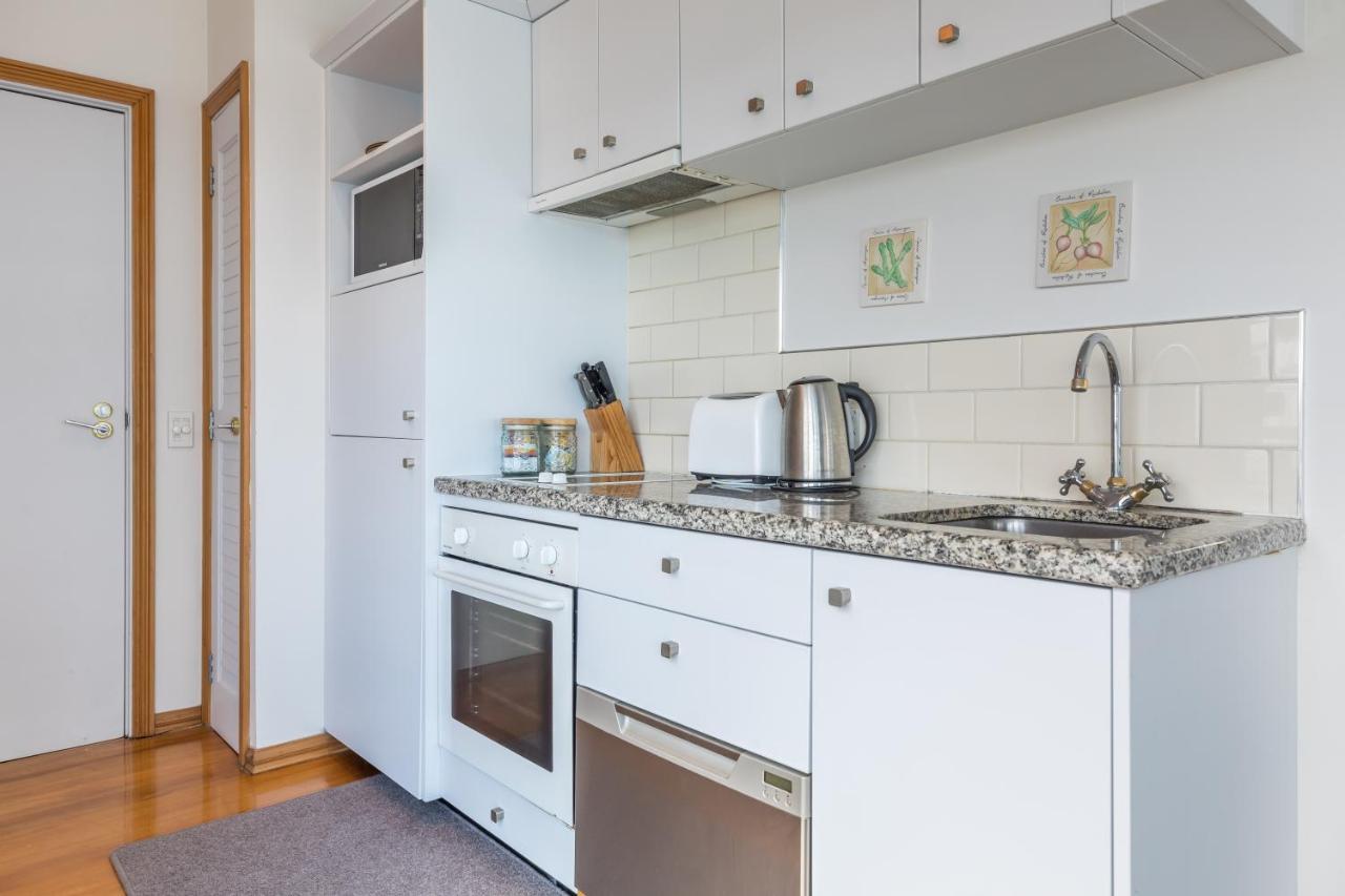 Stunning Waterfront Location With Huge Balcony! Auckland