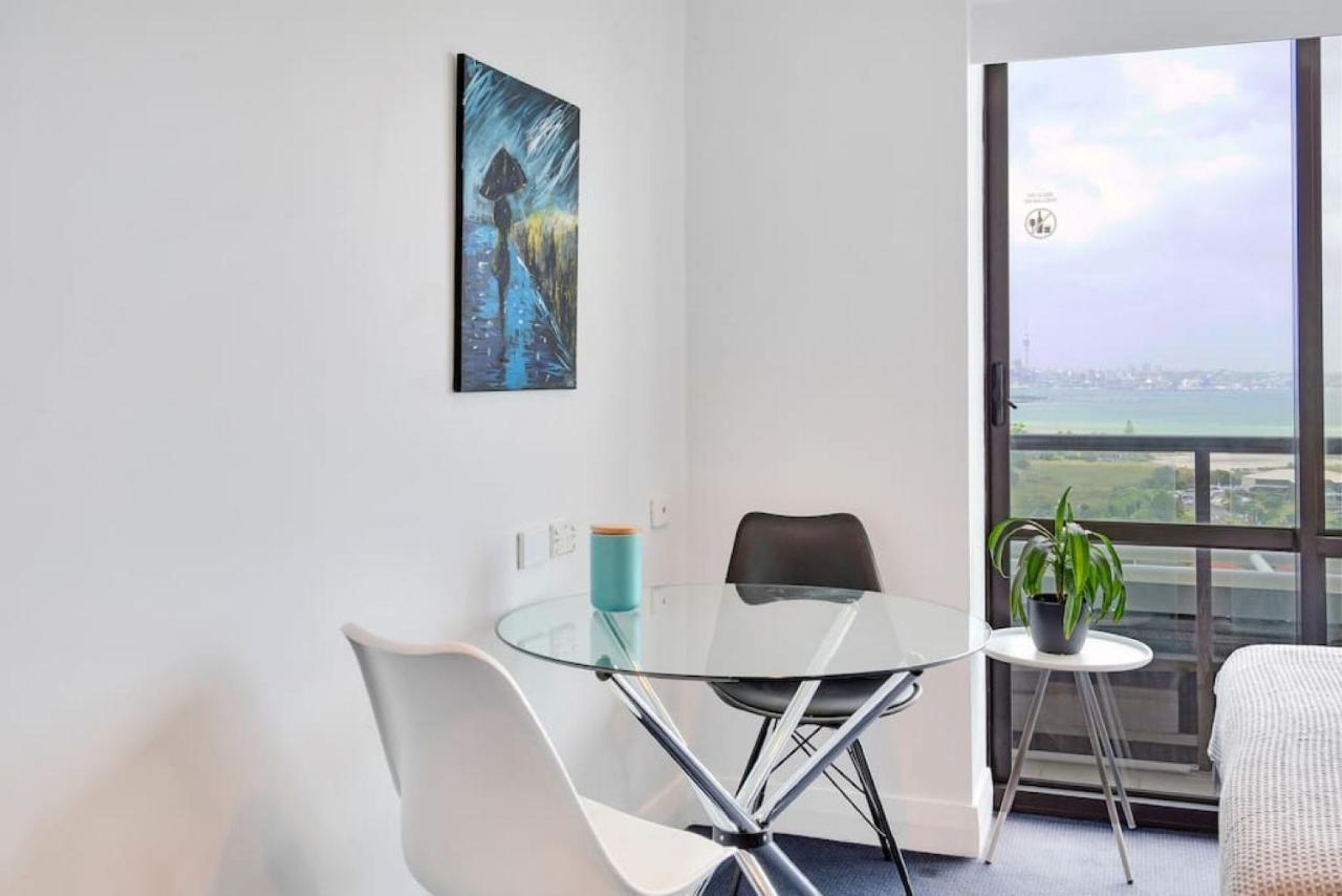 Apartment Skyline Sojourn With Parking And Sea Views