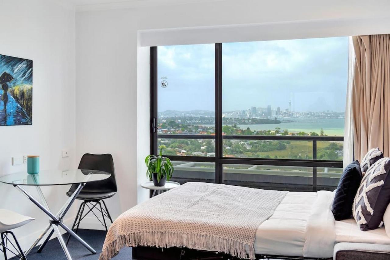 Skyline Sojourn With Parking And Sea Views *