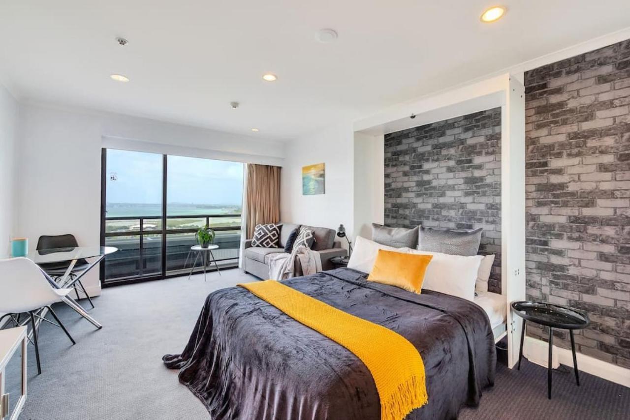 Apartment Skyline Sojourn With Parking And Sea Views
