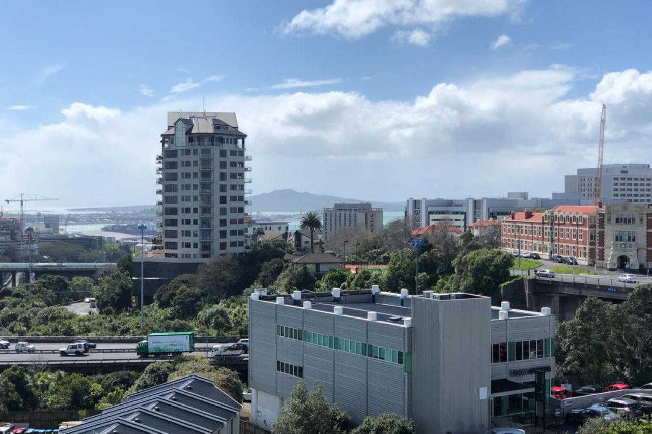 Apartment Bright 2 Bedroom 2 Bath In Grafton With Views *