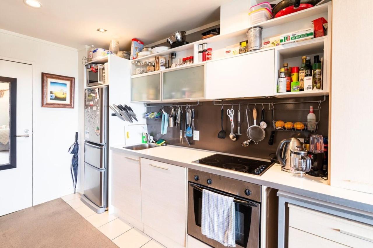 Bright 2 Bedroom 2 Bath In Grafton With Views Auckland