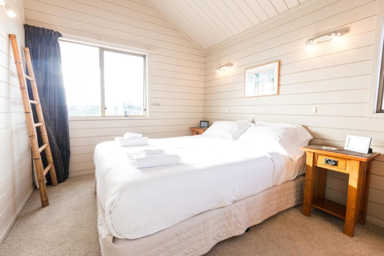 Apartment Harbour And Coastal 3 Bedroom With Path Views Auckland