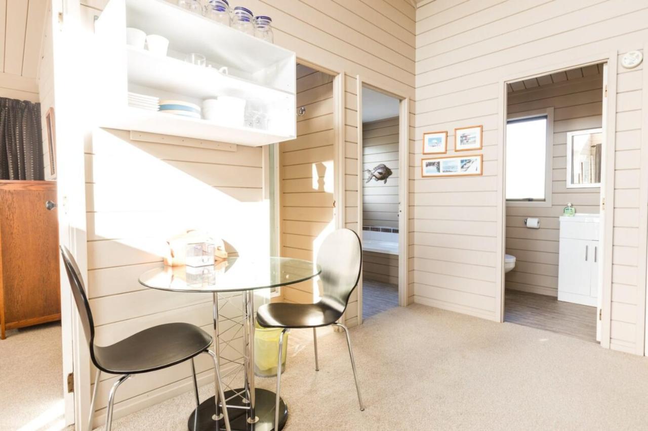 Apartment Harbour And Coastal 3 Bedroom With Path Views