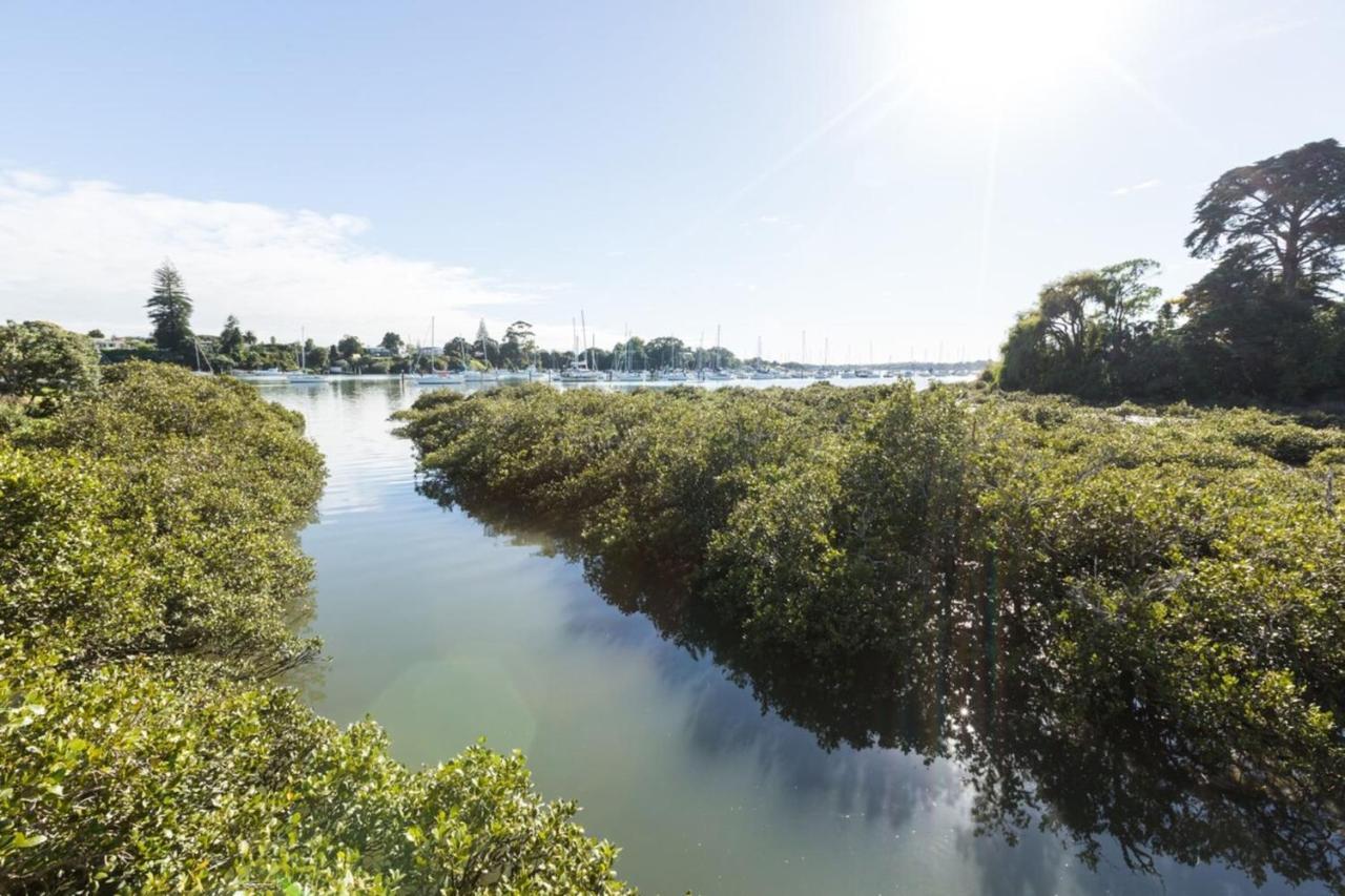 Harbour And Coastal 3 Bedroom With Path Views Apartment Auckland