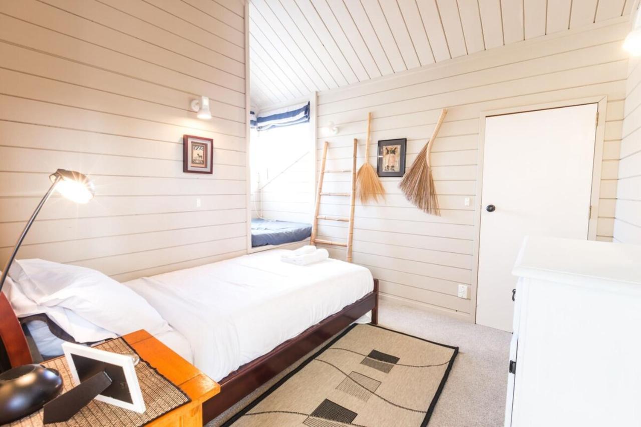 Harbour And Coastal 3 Bedroom With Path Views Auckland