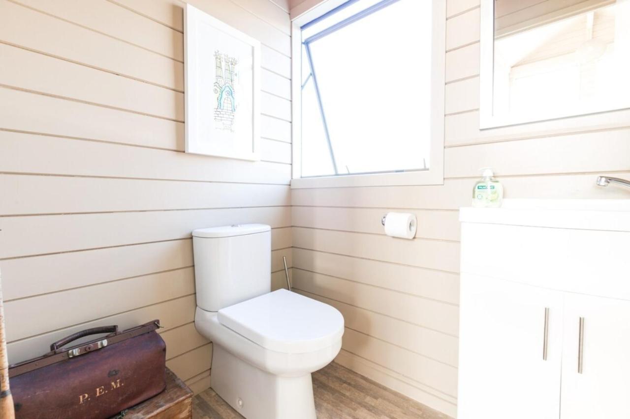 Harbour And Coastal 3 Bedroom With Path Views Apartment Auckland