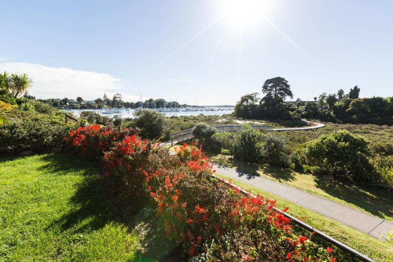 Harbour And Coastal 3 Bedroom With Path Views Apartment *