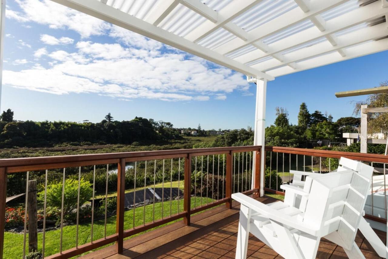 Harbour And Coastal 3 Bedroom With Path Views Auckland