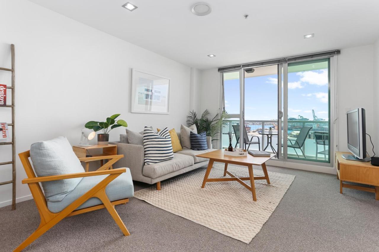 Inner City With Harbour Views Apartment *