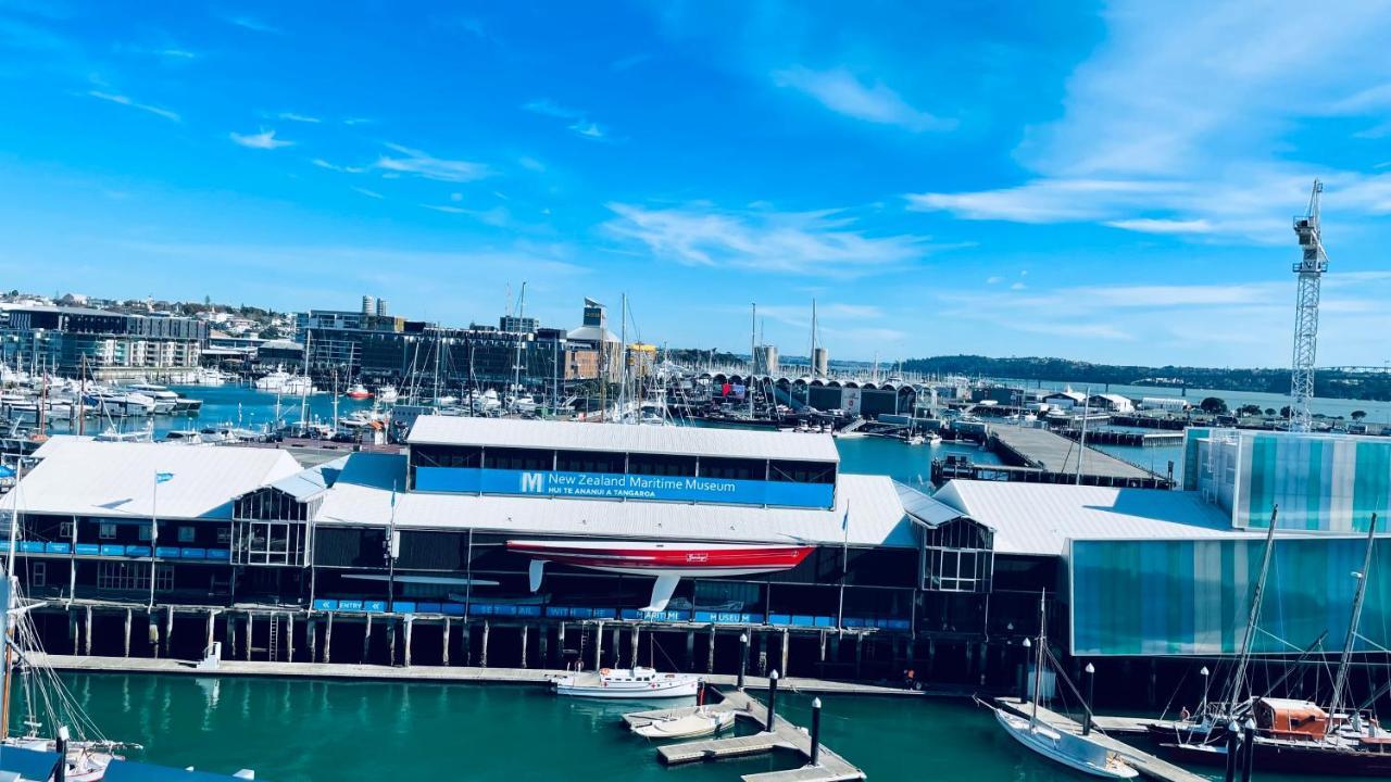 Waterfront Penthouse: Harbor View In Auckland's Heart *