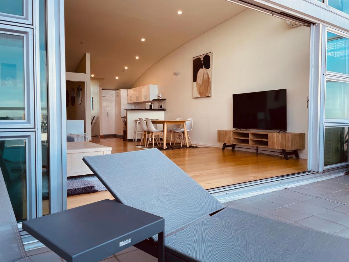 Apartment Waterfront Penthouse: Harbor View In Auckland's Heart