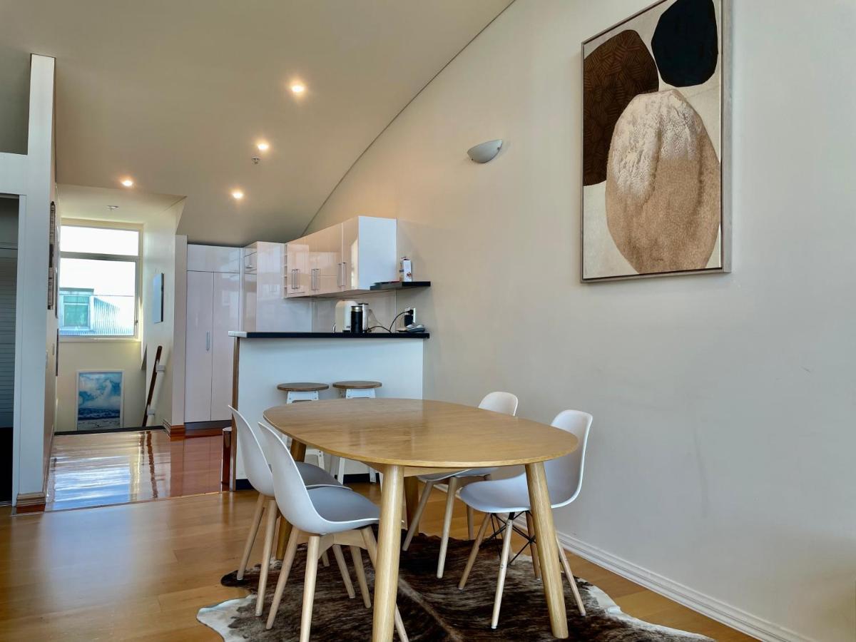 Waterfront Penthouse: Harbor View In Auckland's Heart