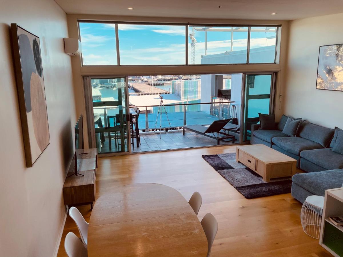 Apartment Waterfront Penthouse: Harbor View In Auckland's Heart *